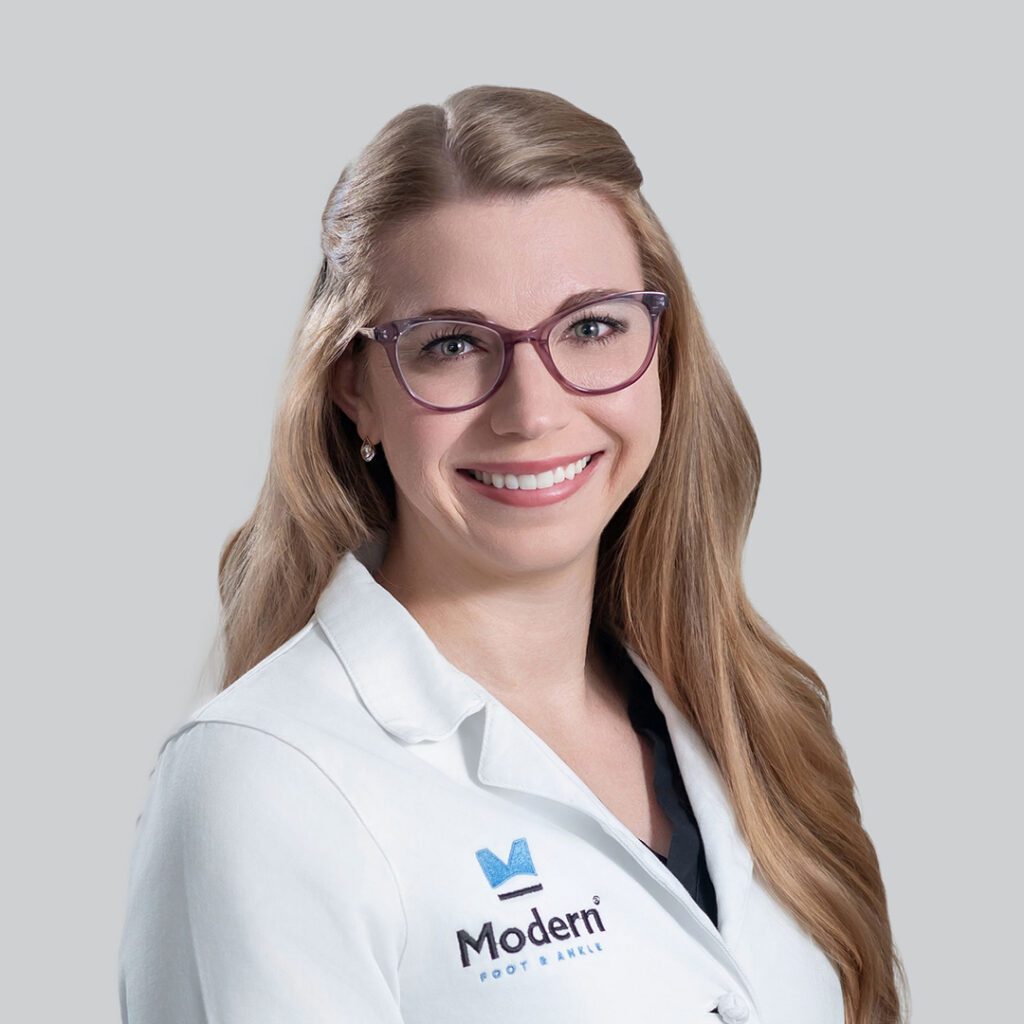 Portrait of Dr. Melissa Prutch, a female Board Certified Podiatrist in Tampa, specializing in surgery & limb salvage.