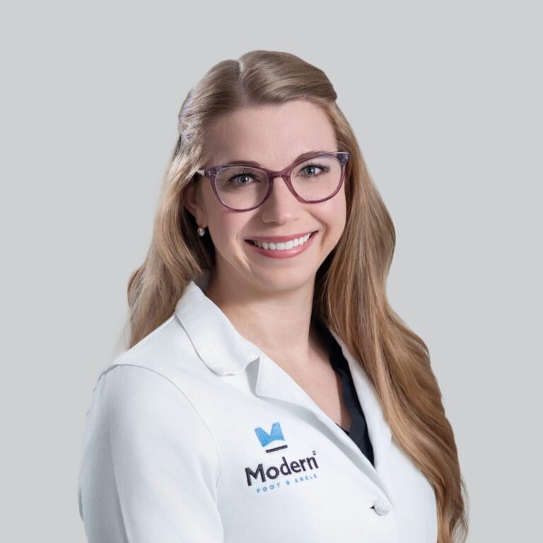 Portrait of Dr. Melissa Prutch, a female Board Certified Podiatrist in Tampa, specializing in surgery & limb salvage.