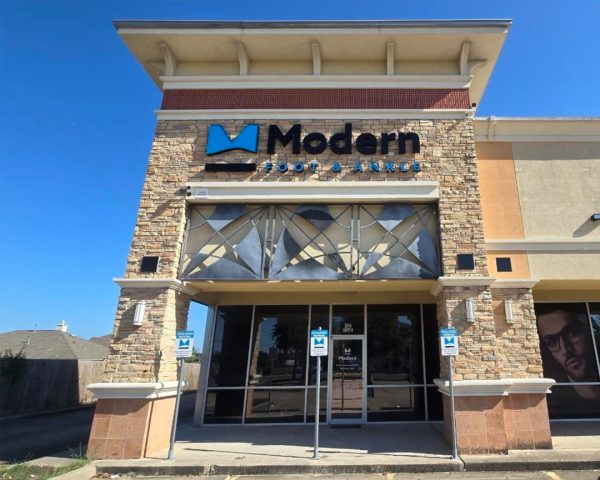 Exterior building image of Modern Foot & Ankle in Spring Texas featuring top podiatrists providing comprehensive treatment solutions for improved mobility.